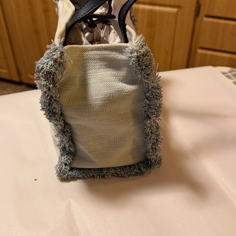 Kate Spade light denimTote with navy blue Handles - Picture 5 of 8